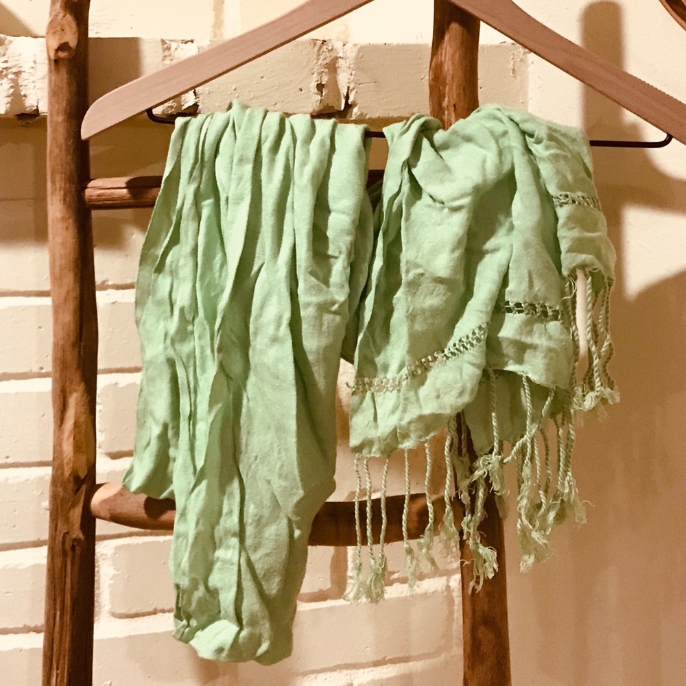 Green Scarf - Picture 2 of 3